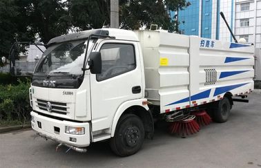 8CBM Street Runway Sweeper Truck With Water Spraying 4pcs Sweeper For Garbage Cleaning