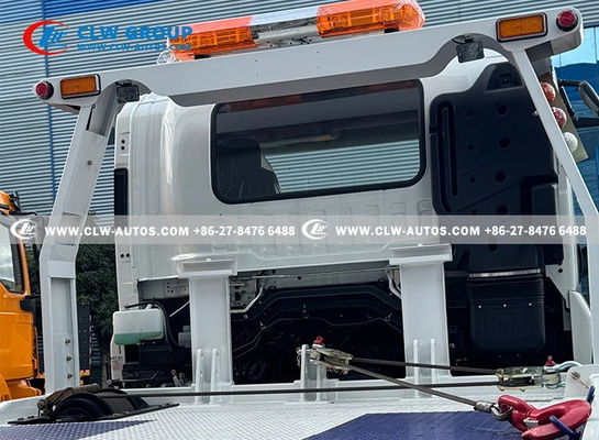 Isuzu GIGA 4x2 Recovery Tow Truck Maneuverability in Narrow Streets and Challenging Terrain for Roadside Assistance