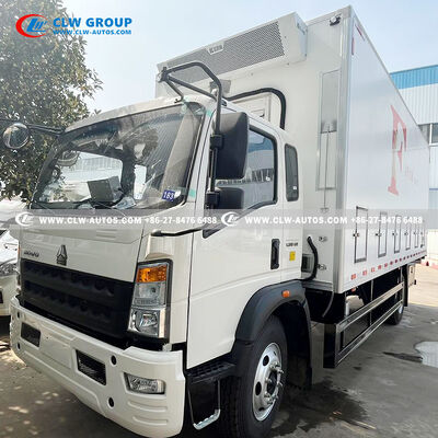Sinotruk HOWO 6.8m Chick Transport Truck with Superior Insulated Body and All-Season Climate Control for Efficient Livestock Transport